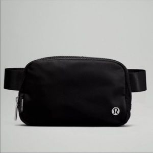 NWT lululemon everywhere belt bag black